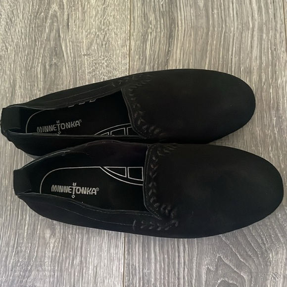 Women’s Minnetonka Flats Size 9.5 - Picture 8 of 8